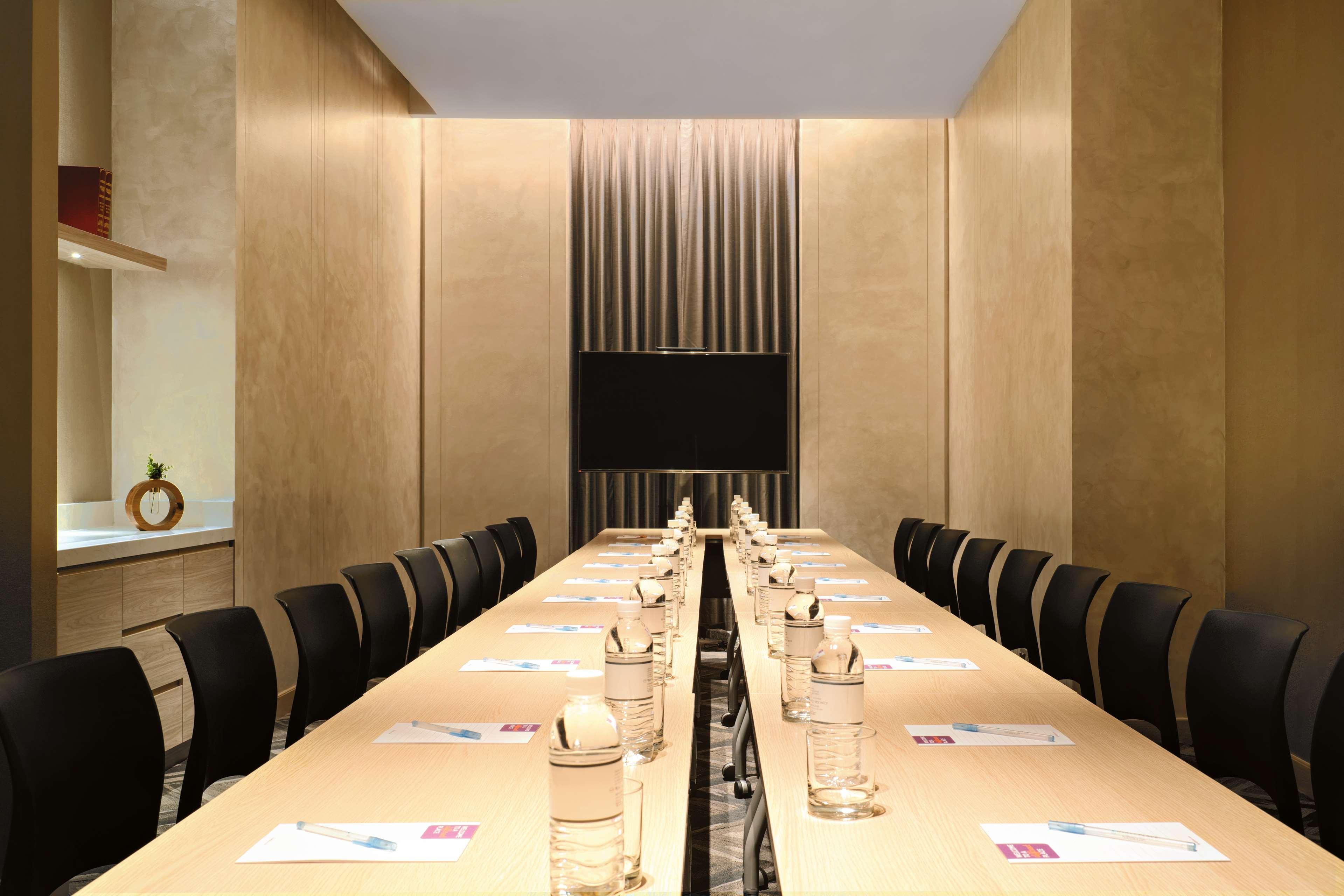 Hyatt Place Sukhumvit 24 Отель Бангкок