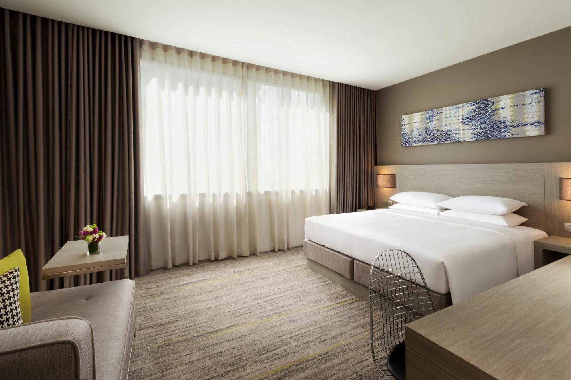 Отель Hyatt Place Sukhumvit 24 4*