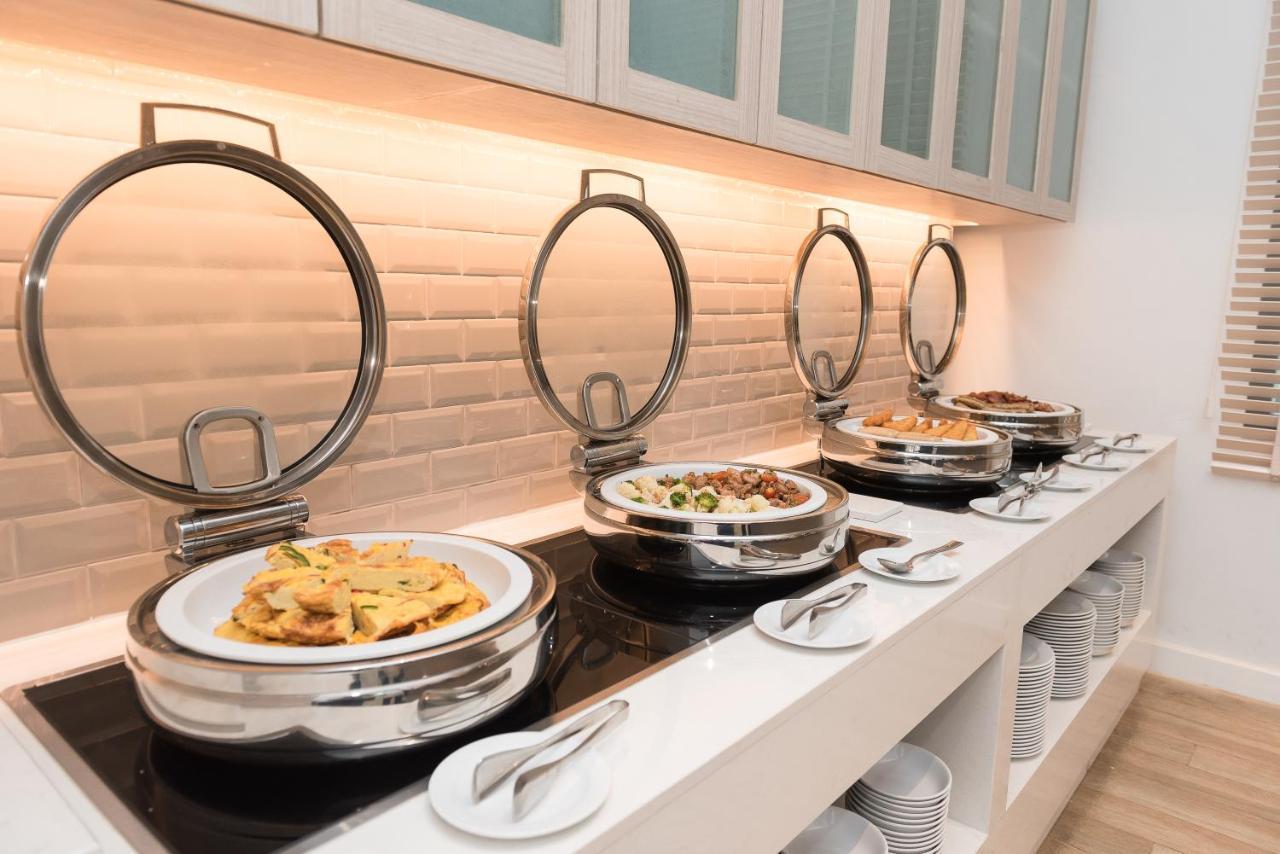 Отель Hyatt Place Sukhumvit 24 Бангкок